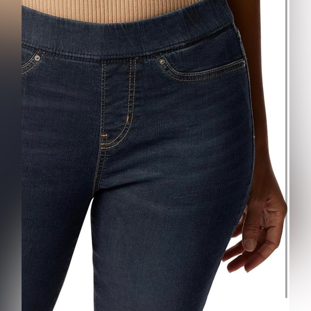 🥳HOST PICK!! 🥳 Signature by Levi Strauss -Totally Shaping Pull-On Skinny Jeans - Picture 4 of 12